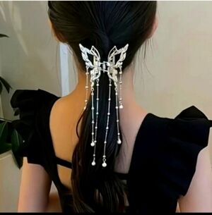 Elegant Silver Butterfly Hair Accessory